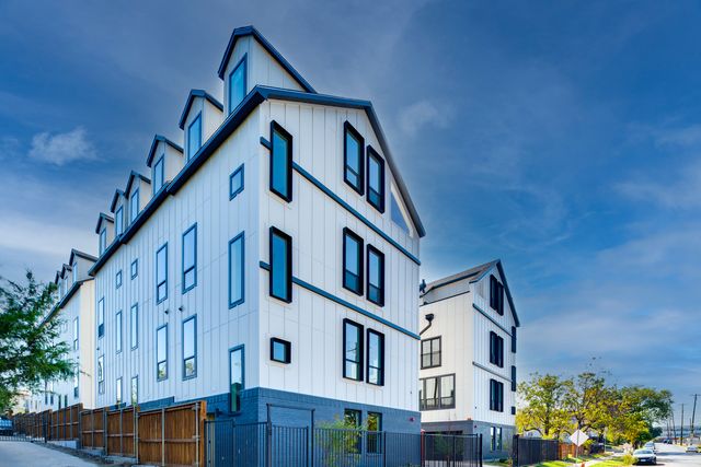 512 N  Lancaster Ave #2, Dallas, TX 75203