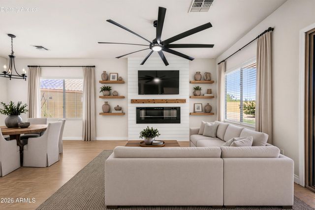 17922 W LAWRENCE Lane W, Waddell, AZ 85355