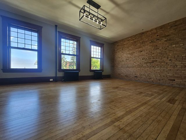 725 E  1st St #3, Duluth, MN 55805