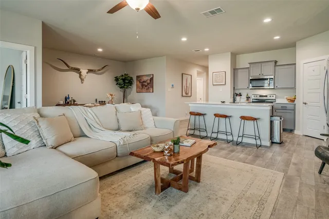1512 Battery Park Dr, Alvarado, TX 76009