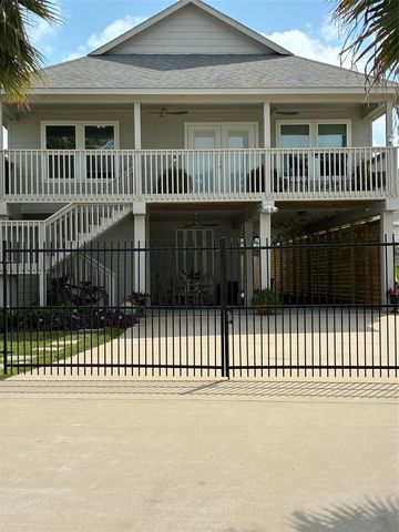 246 Debbie Ln, San Leon, TX 77539