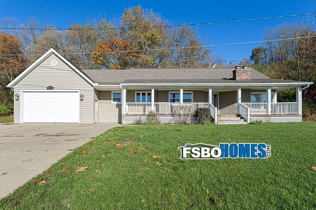 18996 Great River Rd, Le Claire, IA 52753