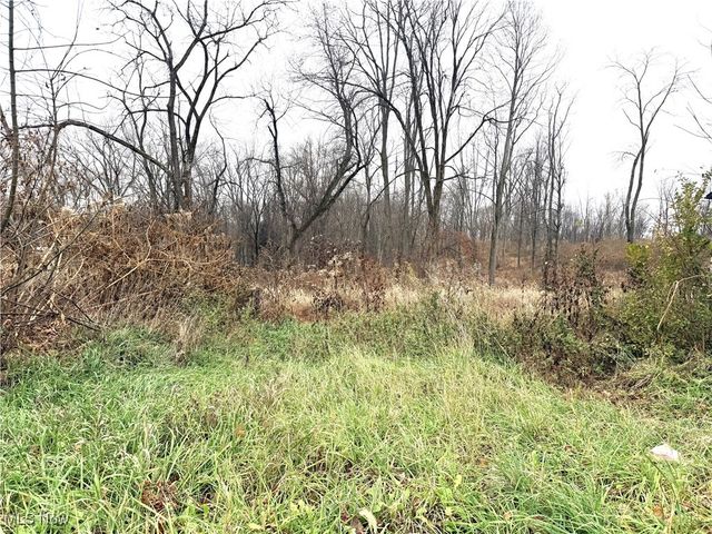 Greenbrier Rd, Weirton, WV 26062