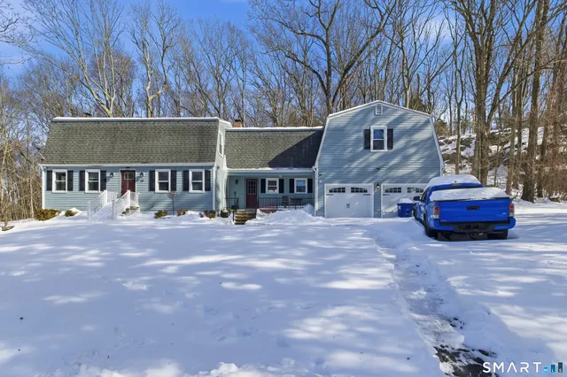 10 Buttercup Lane, Gales Ferry, CT 06335