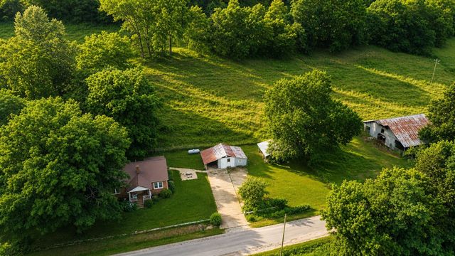 2039 Blackburn Hollow Rd, Cornersville, TN 37047