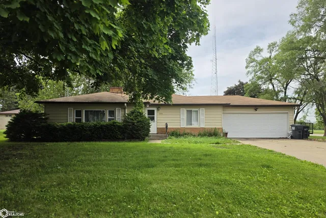 1329 Barclay St, Oskaloosa, IA 52577
