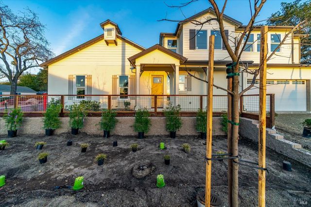 1568 East Avenue, Napa, CA 94559