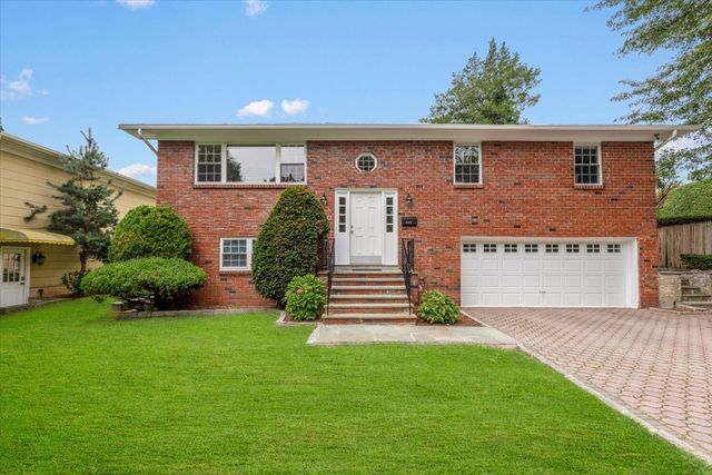 649 White Plains Rd, Eastchester, NY 10709