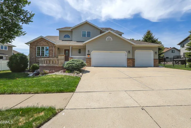3110 Ithica Dr, Bismarck, ND 58503