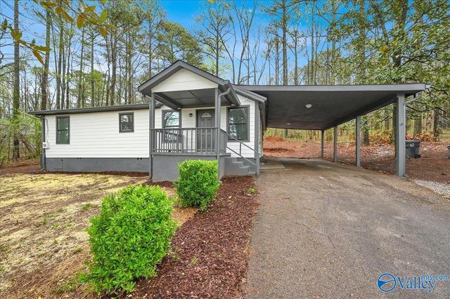 7333 Lake In The Woods Rd, Trussville, AL 35173