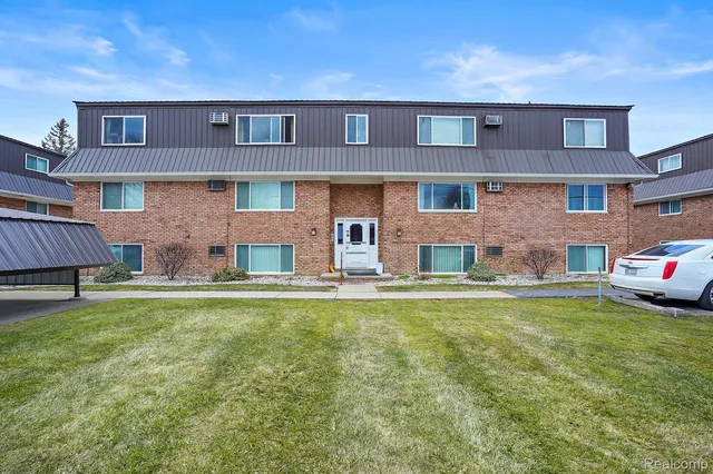 1627 S  Riverside Ave, Saint Clair, MI 48079
