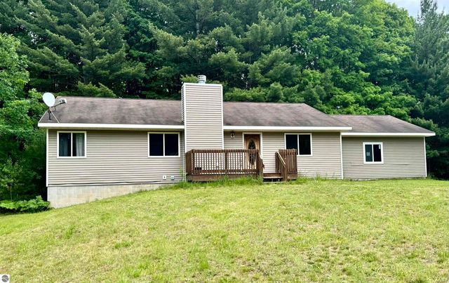7864 Hudson Rd SW, Fife Lake, MI 49633