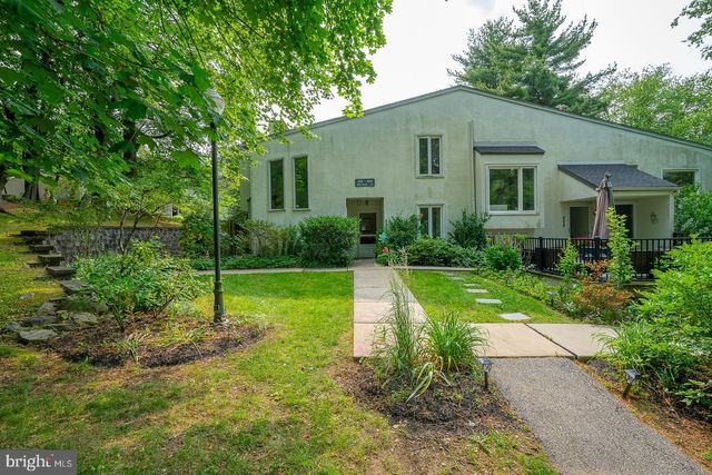 302 Belpaire Ct, Newtown Square, PA 19073