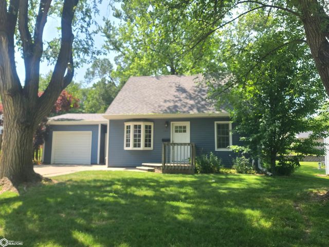 707 E  27th St S, Newton, IA 50208