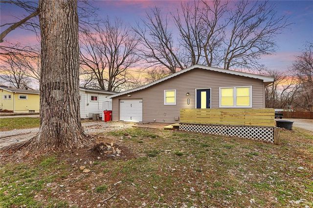 415 S  Hunter St, Independence, MO 64050