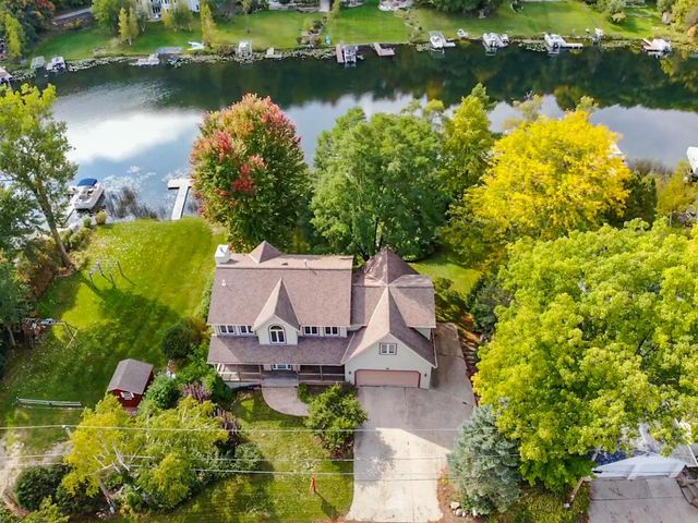 5525 Bauers DRIVE, West Bend, WI 53095