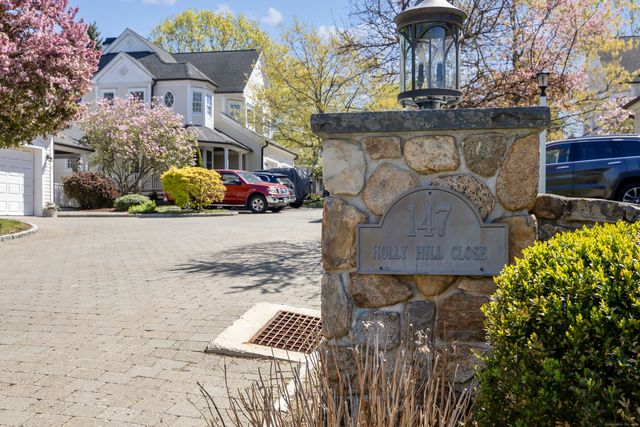 147 Holly Hill Ln 2, Greenwich, CT 06830