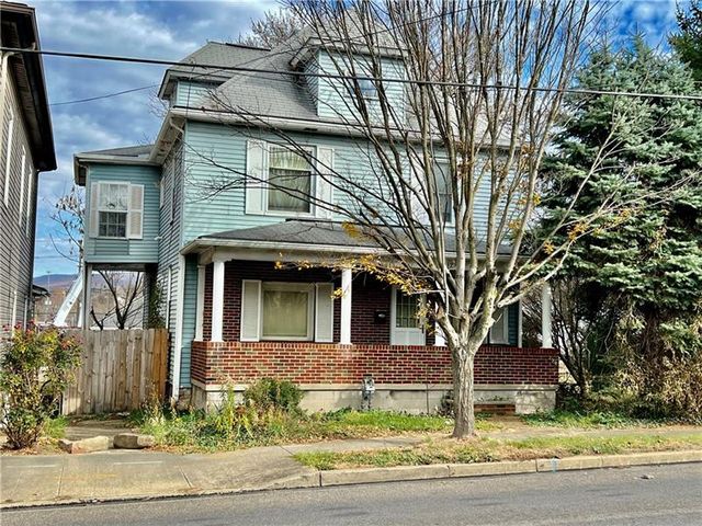 225 S  8th St, Connellsville, PA 15425
