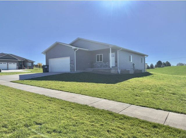 105 W  14th St, Madison, NE 68748