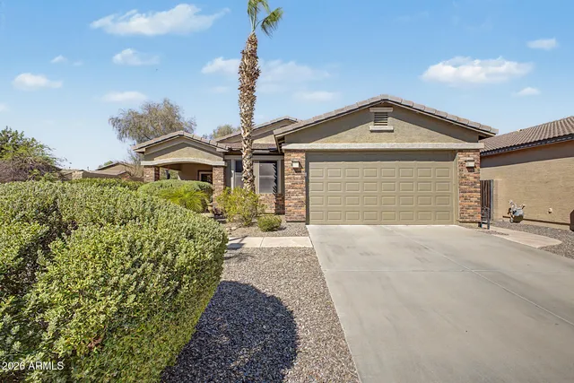 934 E Saddleback Place, San Tan Valley, AZ 85143