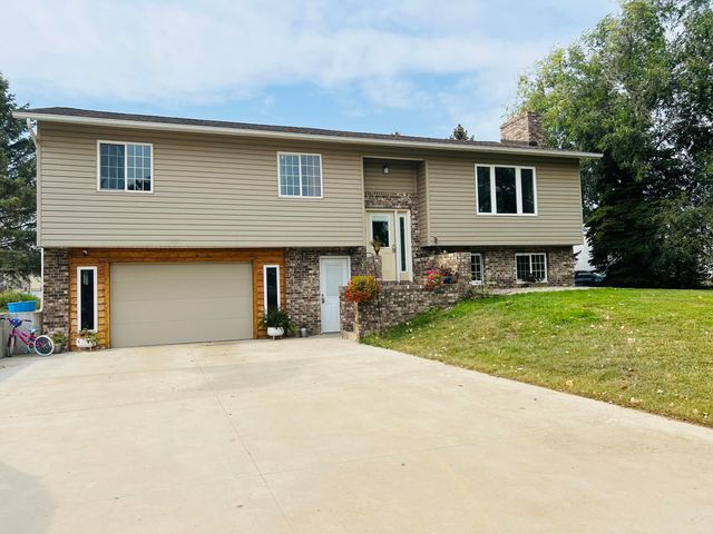 400 W  44th St S, Brookings, SD 57006