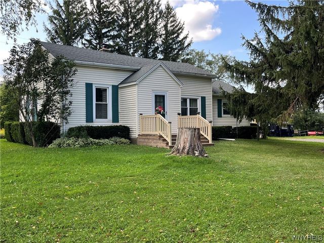 9792 Ridge Rd, Alexander, NY 14005