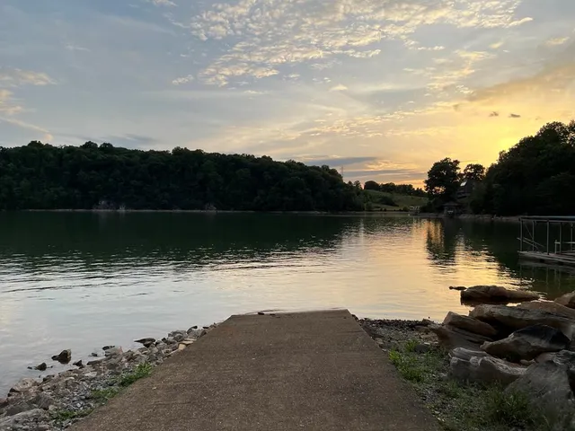 110 Lake Hollow Rd, Piney Flats, TN 37686