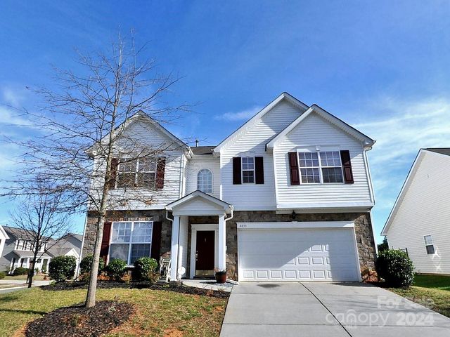 8833 Goldfields Dr, Charlotte, NC 28227
