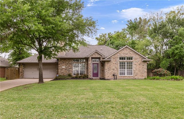 1119 Bayou Woods Dr, College Station, TX 77840