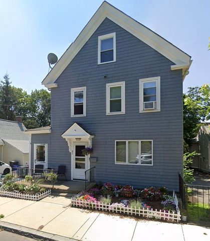 82 Crescent St, Quincy, MA 02169
