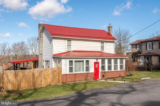 207 Shenandoah Ave, Loch Lynn Heights, MD 21550