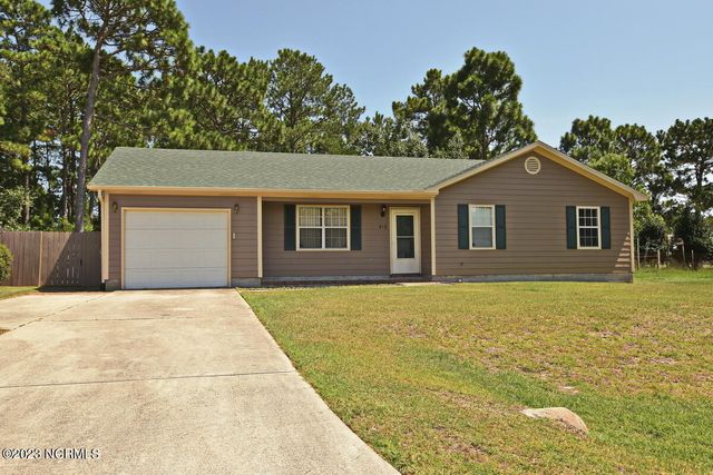 415 Oregon Trl, Hubert, NC 28539