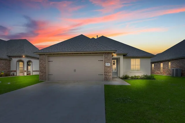 213 Pipers Ln, Sulphur, LA 70665