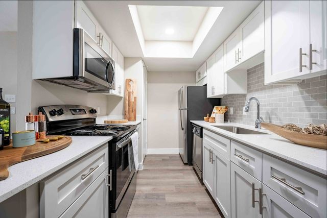 12211 N  Paradise Village Pkwy #7-255, Phoenix, AZ 85032