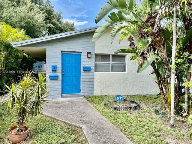 274 SW 9th St #2, Dania, FL 33004