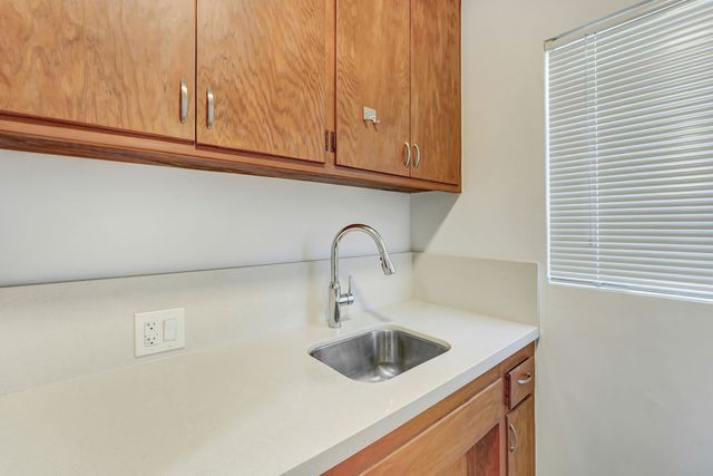 10906 Santa Monica Blvd #4A, Los Angeles, CA 90025