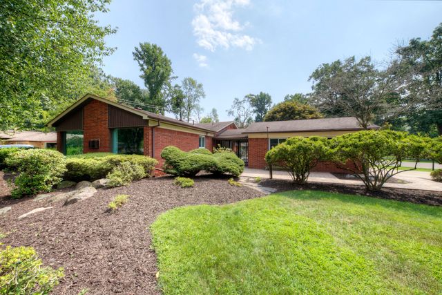 16226 Southampton Ct, Livonia, MI 48154