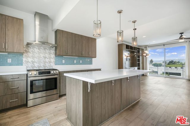 1045 Manzanita St, Los Angeles, CA 90029