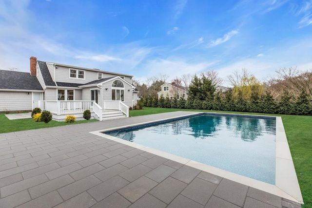 845 Rosewood Dr, Mattituck, NY 11952