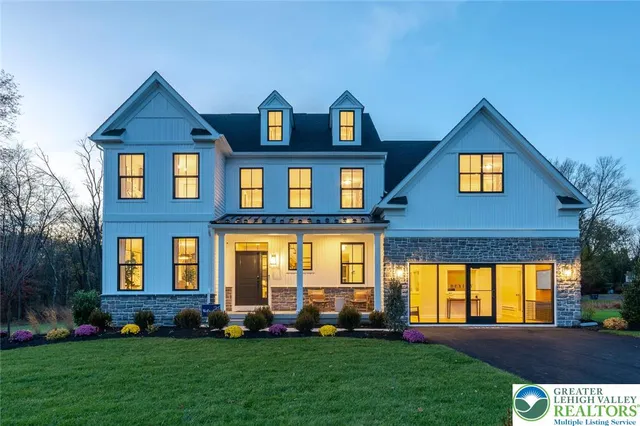 5399 Red Oak Dr, Upper Saucon Township, PA 18036