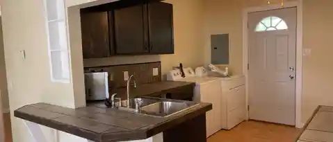 2305 S  Martin Luther King Jr Dr, Springfield, IL 62703
