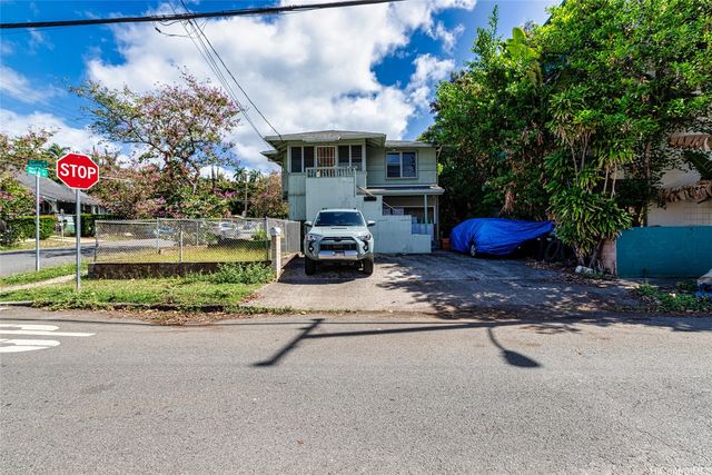 1504 Dominis St, Honolulu, HI 96822