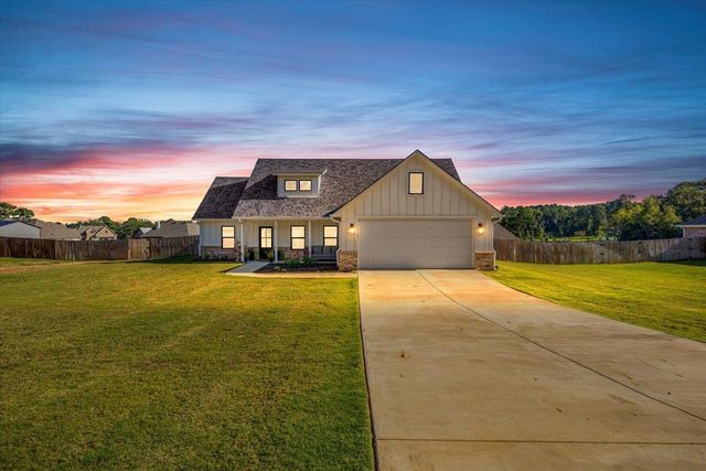 681 Peavine Rd, Kilgore, TX 75662