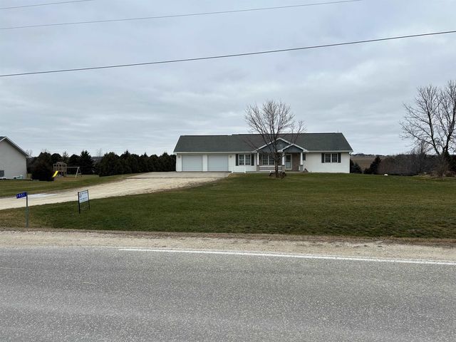 1951 162nd Ave, Manchester, IA 52057