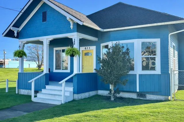 611 4th St, Crescent City, CA 95531
