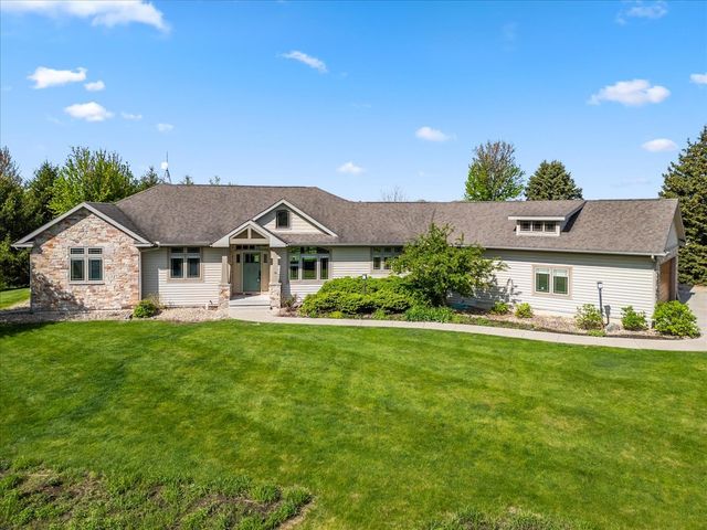 2297 Deer Ridge Ct, Carlock, IL 61725