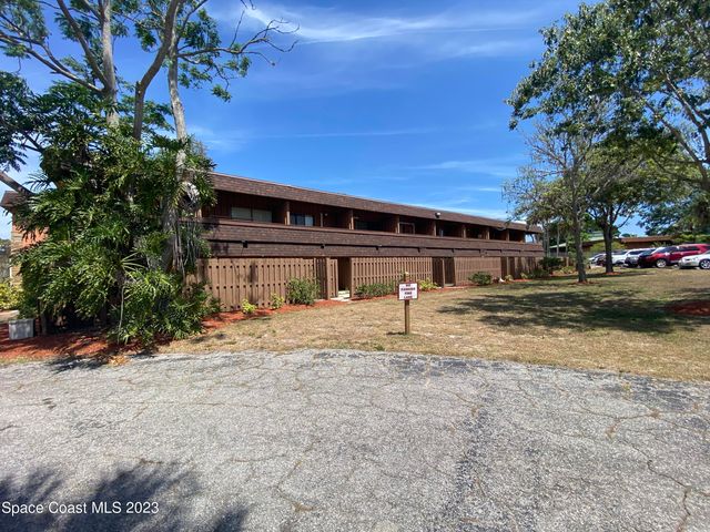 2180 Country Club Dr #220, Titusville, FL 32780