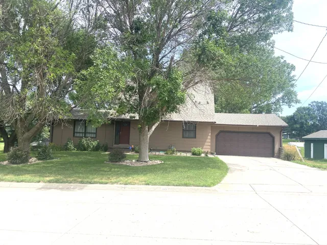1048 S  5th Ave, Broken Bow, NE 68822