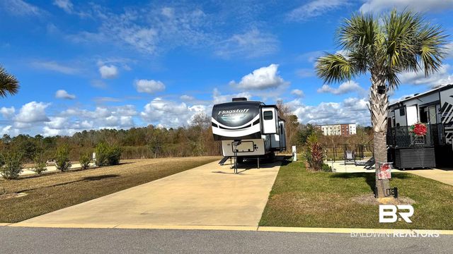 717 Vacation Cir, Foley, AL 36535
