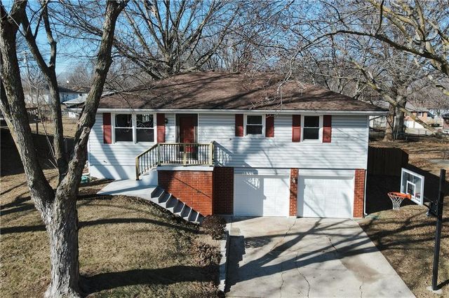 109 NE 1st Street Ter, Blue Springs, MO 64014